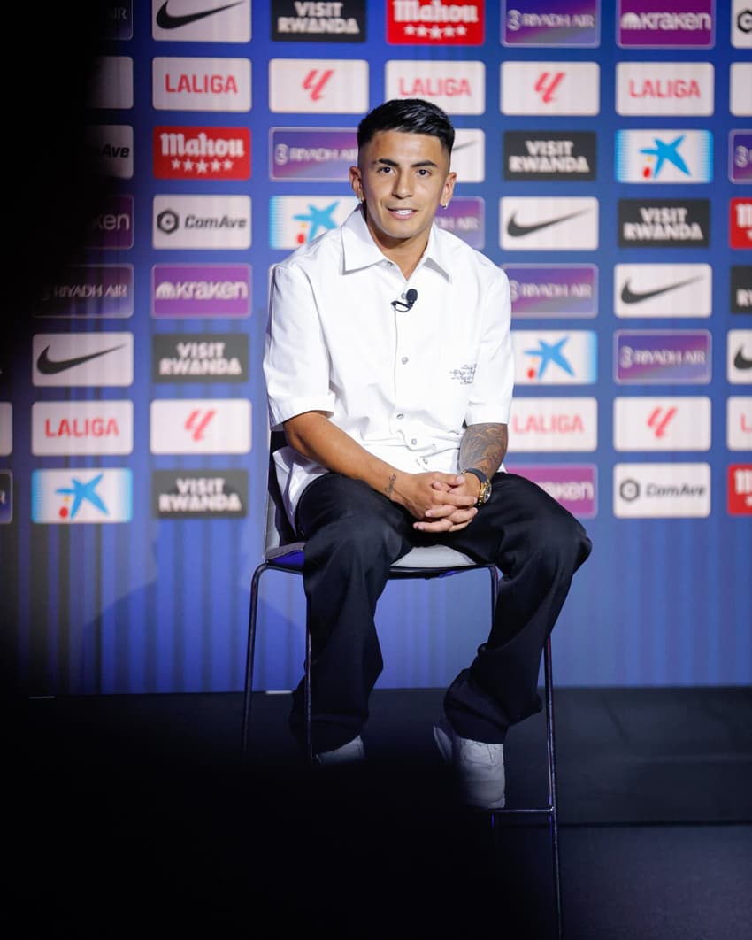 Thiago Almada falou com a imprensa em sua apresentação pelo Atlético de Madrid (Foto: Reprodução)