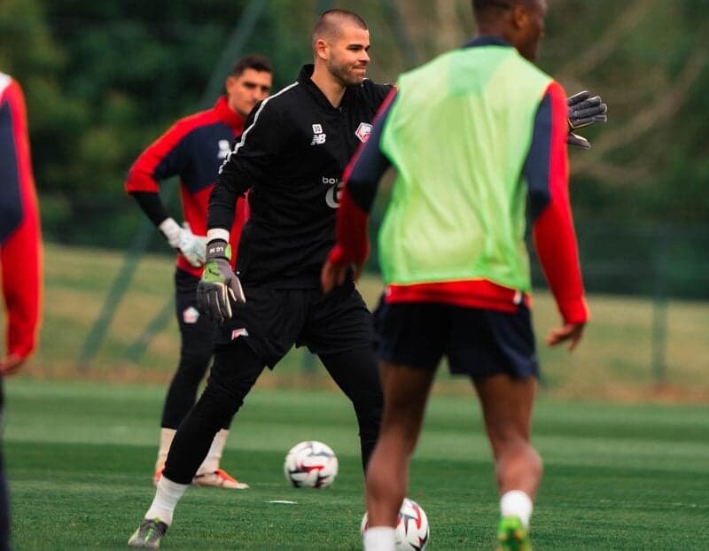 Alvo do PSG, Lucas Chevalier durante treino do Lille na última temporada