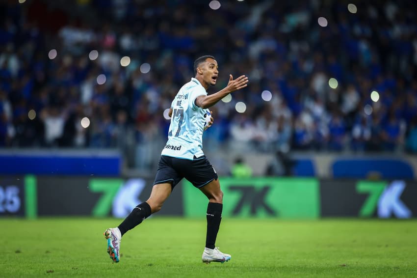 André Henrique comemora gol na derrota do Grêmio para o Cruzeiro. (Foto: Lucas Uebel/Grêmio FBPA)