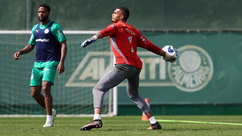Aranha, goleiro do Palmeiras, durante treinamento do time