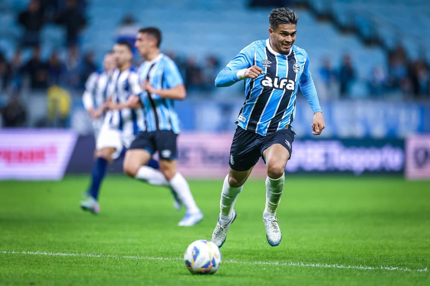 Arezo foi titular nos dois últimos jogos do Grêmio. (Foto: Lucas Uebel/Grêmio FBPA)