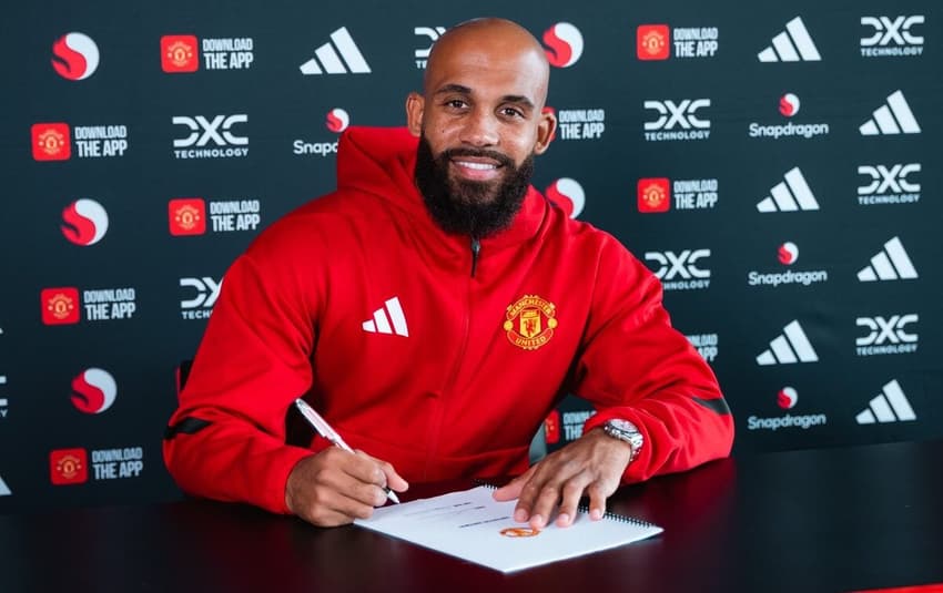 Bryan Mbeumo assina contrato com o Manchester United