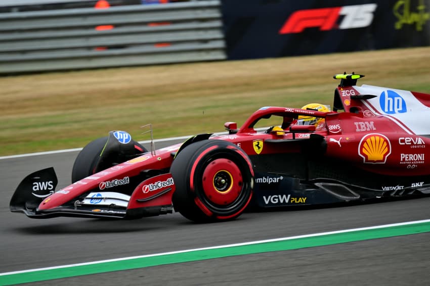 Britânico Lewis Hamilton, da Ferrari, no treino classificatório para o GP da Inglaterra (foto: Andrej ISAKOVIC / AFP)