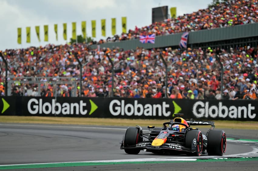 Holandês Max Verstappen, da Red Bull, no treino classificatório para o GP da Inglaterra (foto: Andrej ISAKOVIC / AFP)