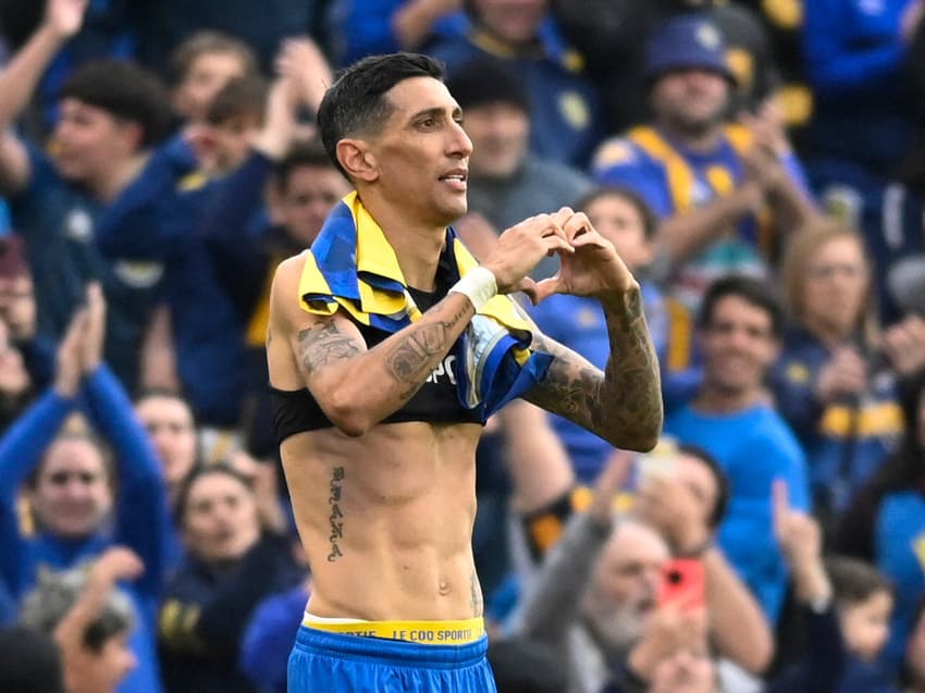 Ángel Di María comemorando após marcar gol em seu retorno ao Rosário Central após 18 anos (Foto: Marcelo Manera/AFP)