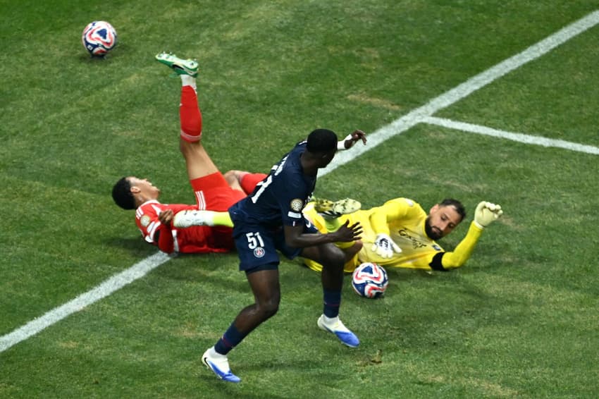 Dividida entre Donnarumma e Musiala provocou grave lesão no meia do Bayern