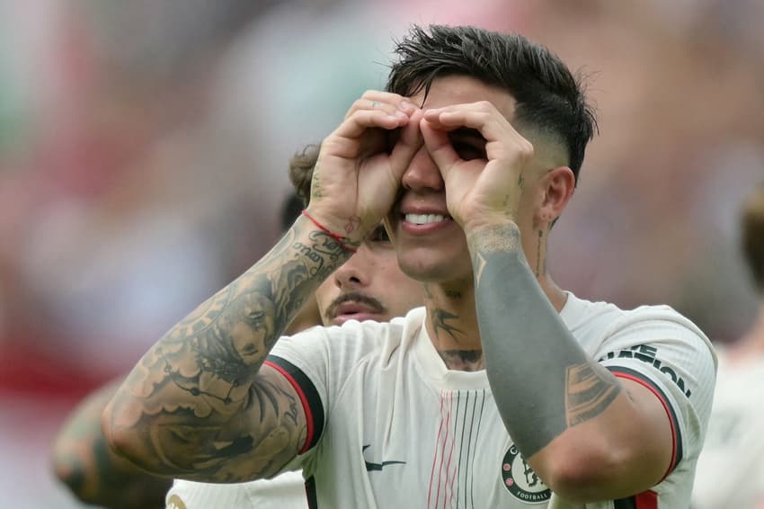 Enzo Fernández comemora classificação do Chelsea à final do Mundial de Clubes