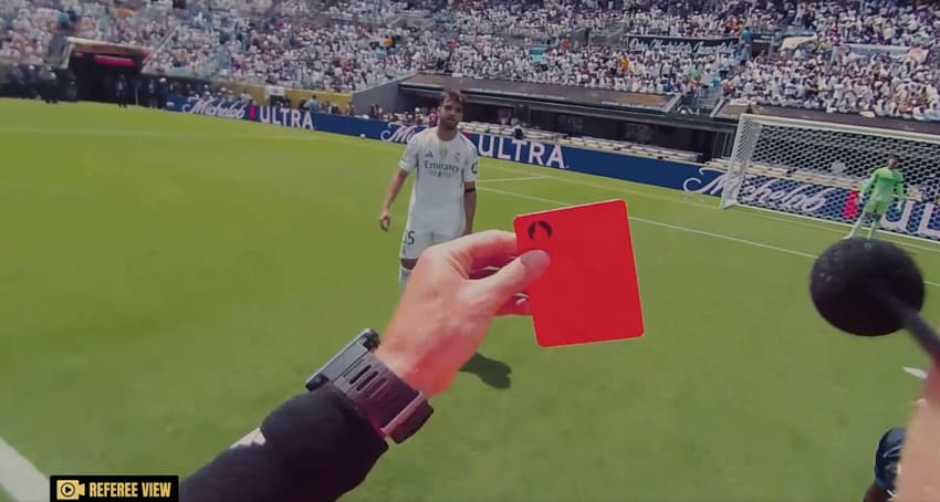 Câmera corporal registra expulsão de Asencio no Mundial de Clubes (Foto: Reprodução / X)
