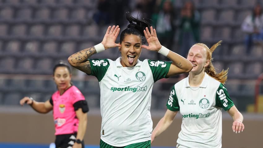 Brena comemora gol pelo Palmeiras. (Foto: Fábio Menotti/Palmeiras)
