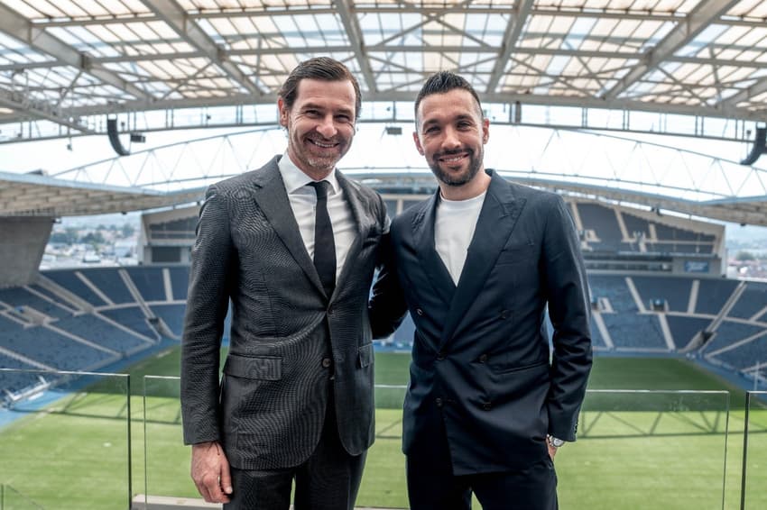 Francesco Farioli ao lado de André Villas-Boas, agora presidente do Porto (Foto: Divulgação/Porto)