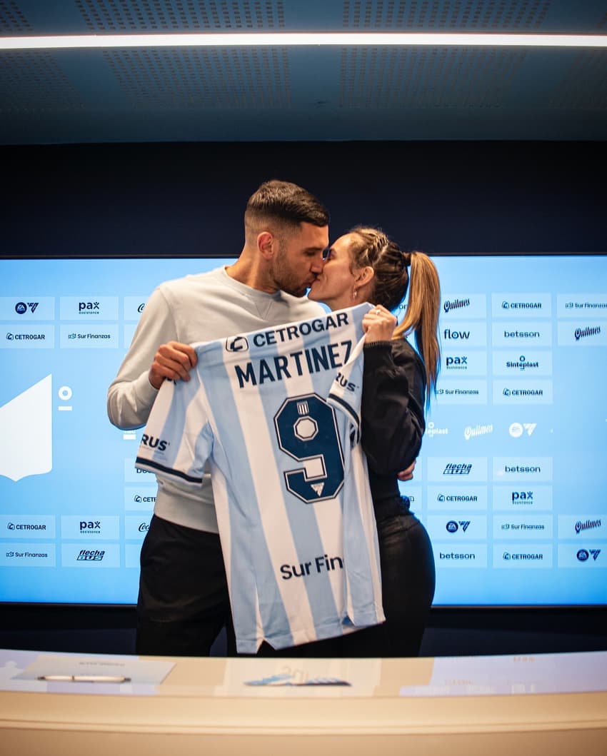 Maravilla Martínez e esposa celebram renovação com o Racing