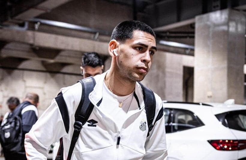 Caballero viaja com a delegação do Santos para enfrentar o Sport (Foto: Divulgação)