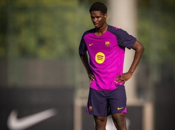 Ibrahim Traoré em treinamento pelo Barcelona (Foto: Reprodução/Barcelona)