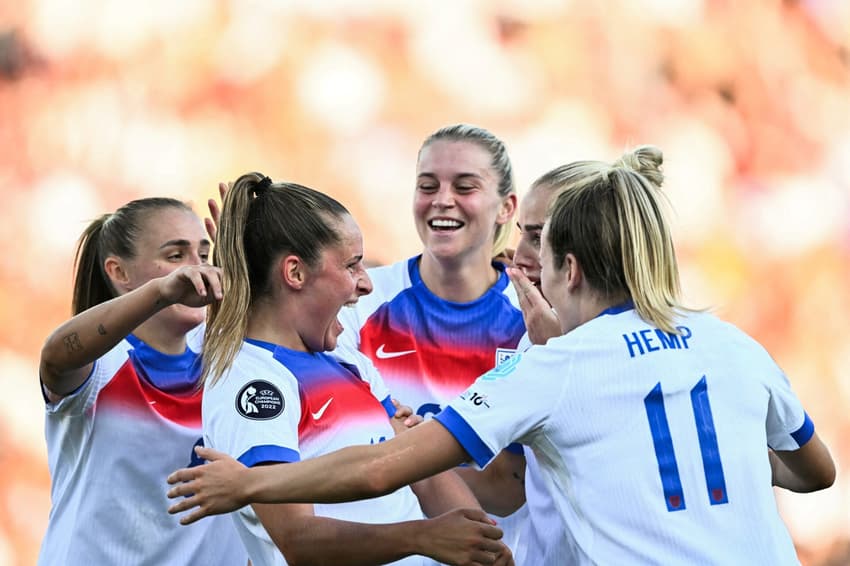 Jogos de hoje: a seleção inglesa feminina segue em busca do bicampeonato da Eurocopa Feminina (Foto: Miguel MEDINA / AFP)