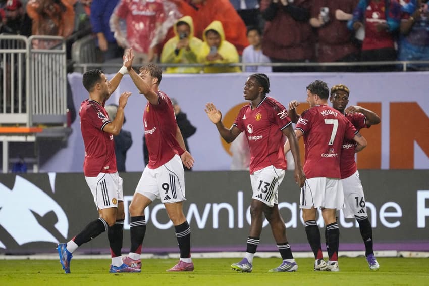 Jogadores do Manchester United comemorando o gol no amistoso contra o Bournemouth (Foto: Patrick McDermott/Getty Images/AFP (Photo by Patrick McDermott / GETTY IMAGES NORTH AMERICA / Getty Images via AFP)