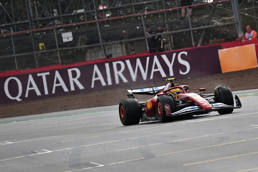 Lewis Hamilton no GP da Inglaterra (foto: Andrej ISAKOVIC / POOL / AFP)