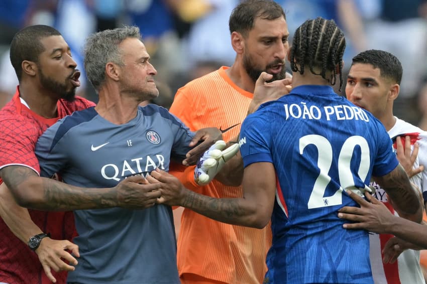 Luis Enrique dá tapa na cara de João Pedro na final do Mundial de Clubes