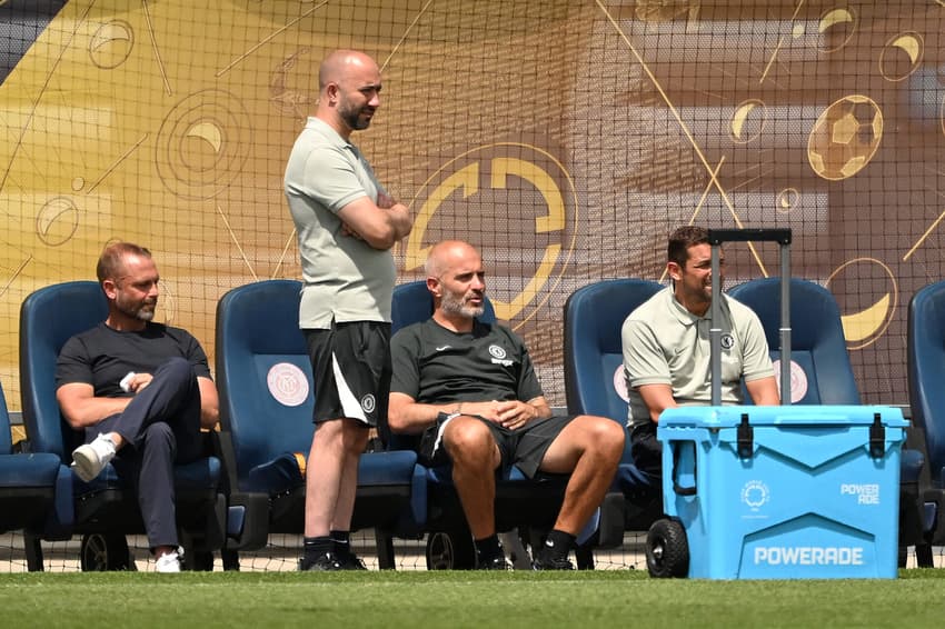 Maresca observa treino do Chelsea antes de enfrentar o Fluminense, no Mundial