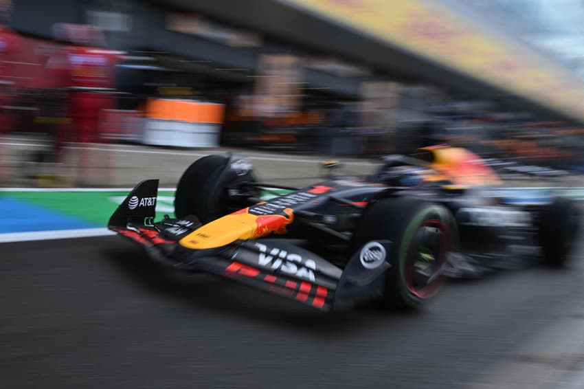 Max Verstappen no GP da Inglaterra (foto: Andrej ISAKOVIC / POOL / AFP)