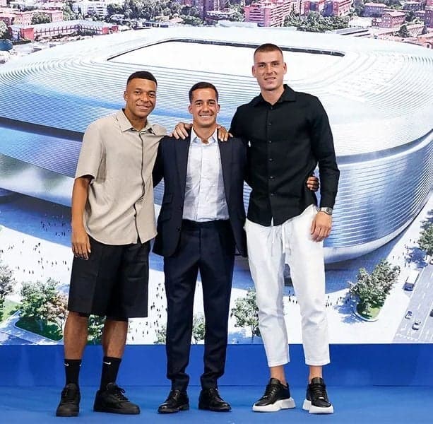 Mbappé e Lunin na despedida de Lucas Vázquez do Real Madrid (Foto: Real Madrid)