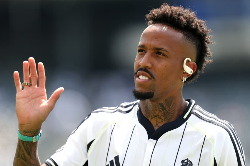 Militão em chegada do Real Madrid para enfrentar o Dortmund, no Mundial