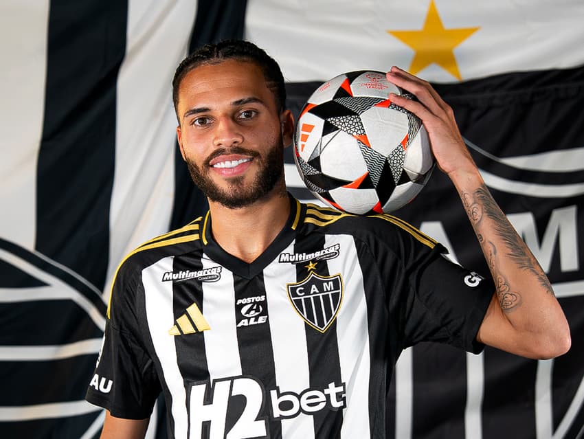 Alexsander, com a camisa do Atlético-MG 