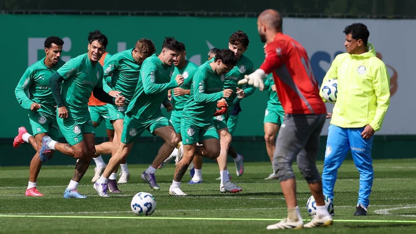 Palmeiras durante treinamento na Academia de Futebol