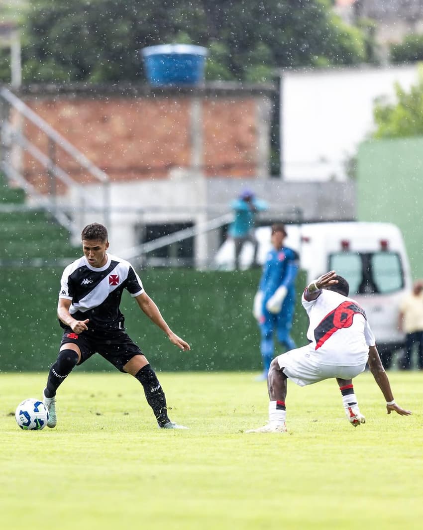 Paulinho em ação pela base do Vasco da Gama (Foto: Reprodução/Instagram)