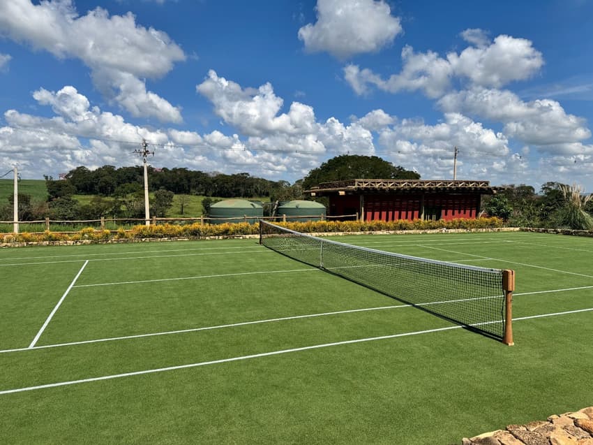 Quadra de tênis inspirada em Wimbledon