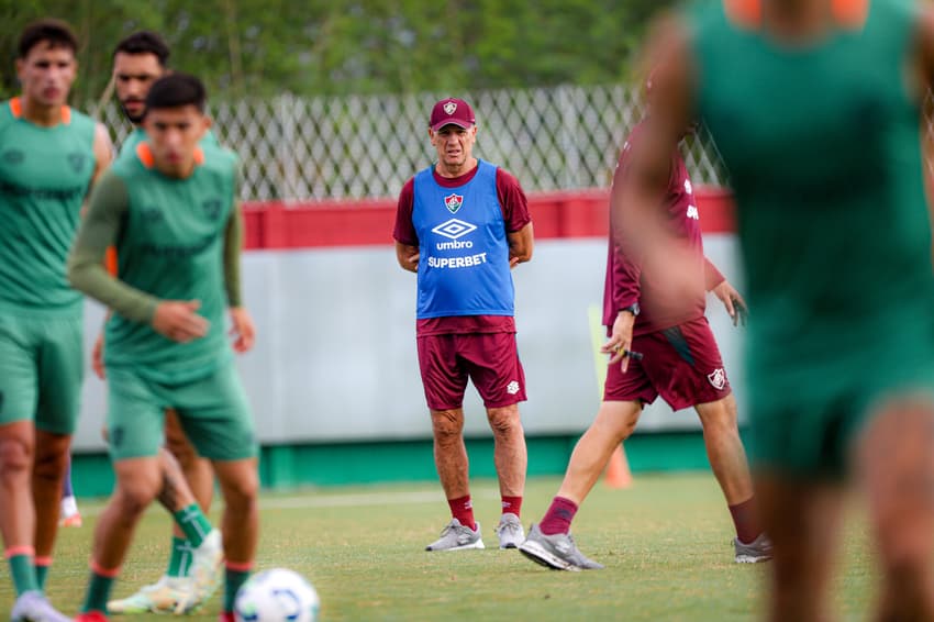 Renato Gaúcho observa treino do Fluminense após Mundial de Clubes