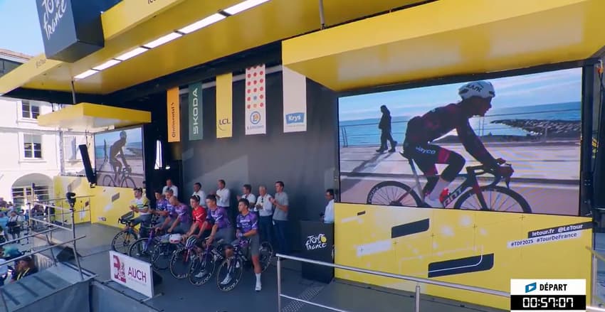 Tour de France faz hmenagem a Samuele Privitera (reprodução transmissão)