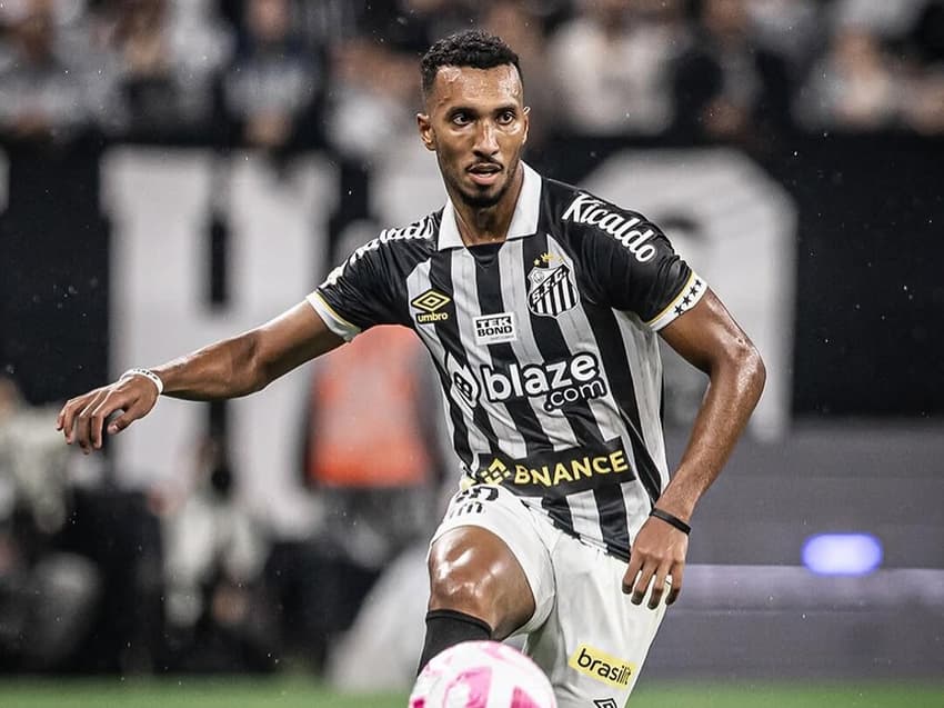 Lucas Braga com a camisa do Santos (Foto: redes sociais)