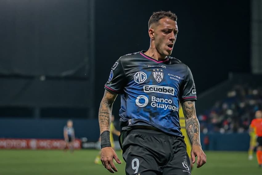 Renzo López com a camisa do Independiente del Valle (Foto: redes sociais)