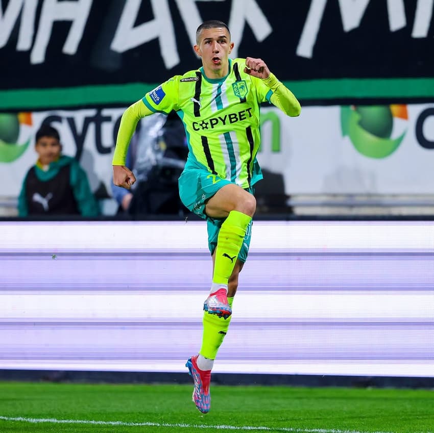 Cantalapiedra com a camisa do AEK Larnaca (Foto: redes sociais)