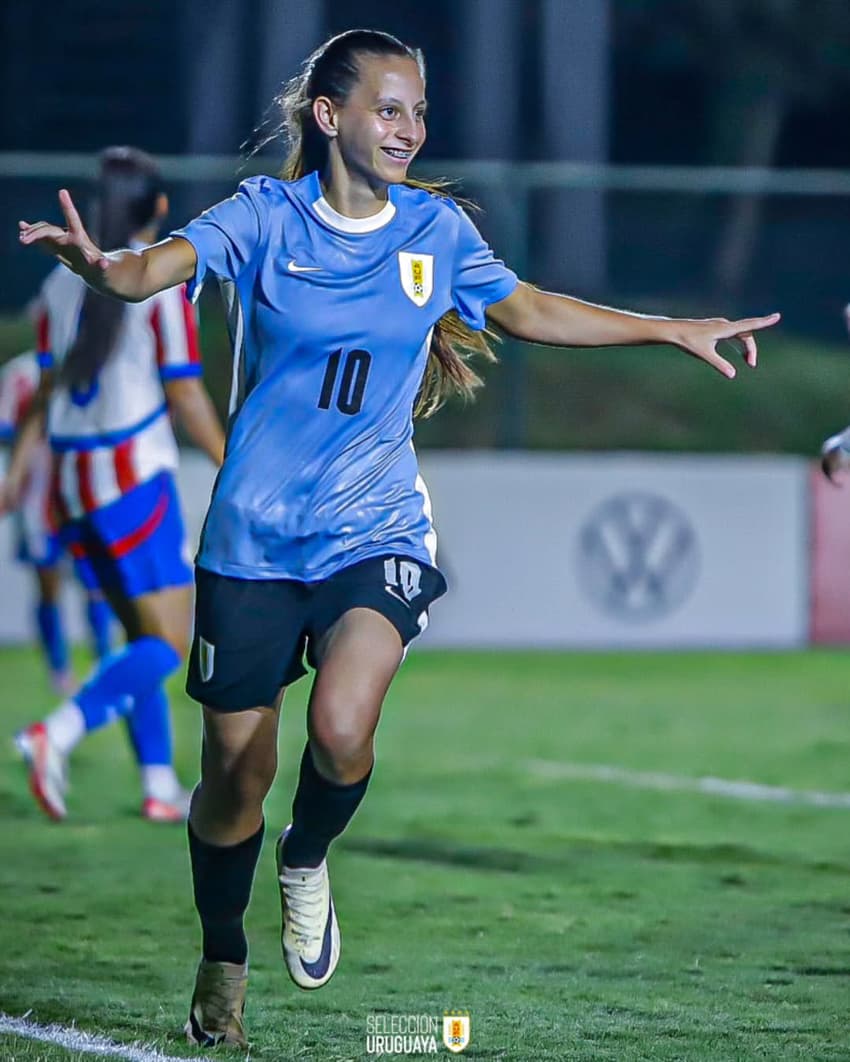 Belén Aquino comemora gol pela seleção do Uruguai. (Foto: Seleção Uruguaia/Divulgação)