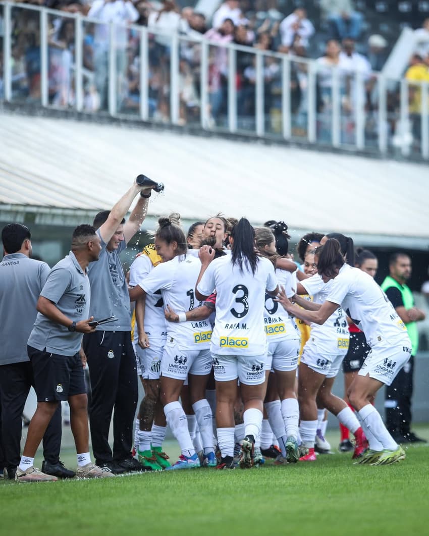 As Sereias da Vila conquistaram o acesso à elite do futebol feminino ao vencer o Ação, do Mato Grosso, por 2 a 1, na Vila Belmiro. (Foto: Divulgação/ Santos FC)