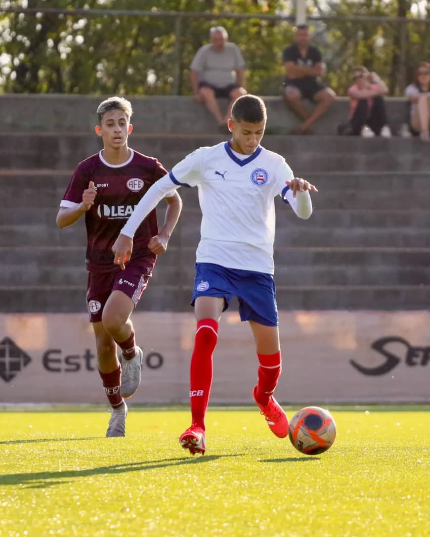 Time sub-14 do Bahia em ação contra a Ferroviária (Foto: José Bazzo)