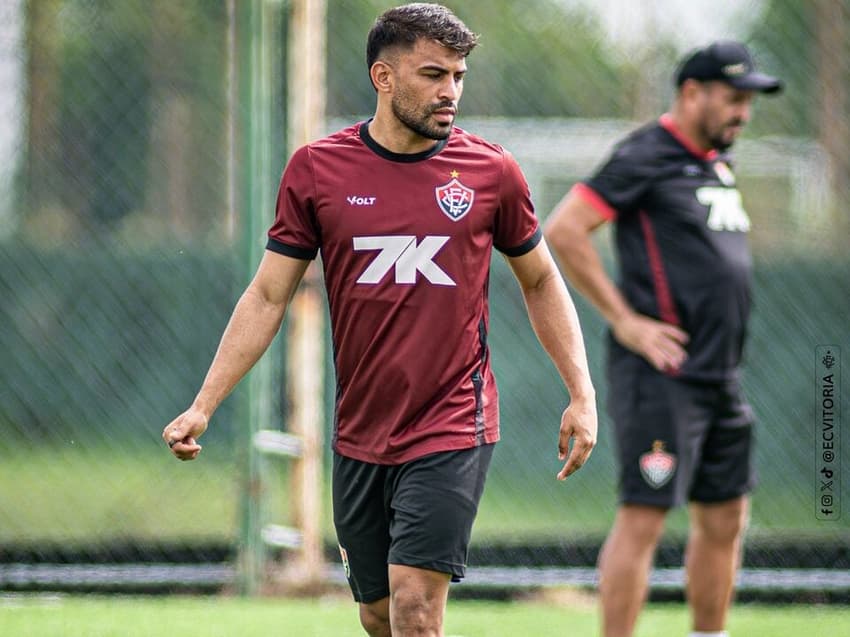 Ronald treina no Barradão (Foto: Victor Ferreira / EC Vitória)
