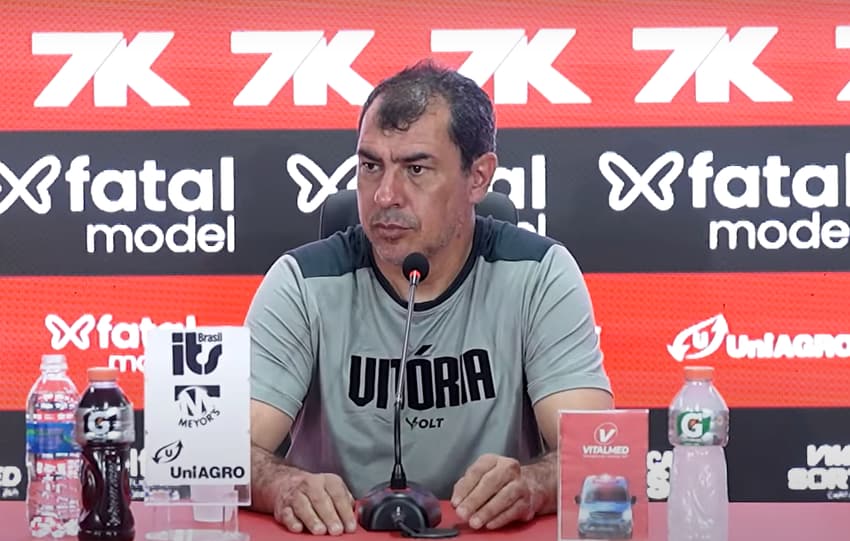 Carille em entrevista coletiva depois do jogo contra o Sport (Foto: reprodução / TV Vitória)