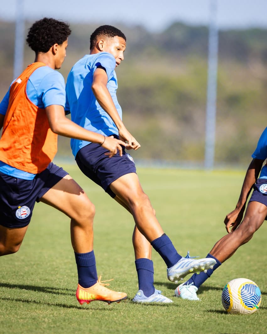 Time sub-15 treina para a Copa 2 de Julho (Foto: divulgação / EC Bahia)