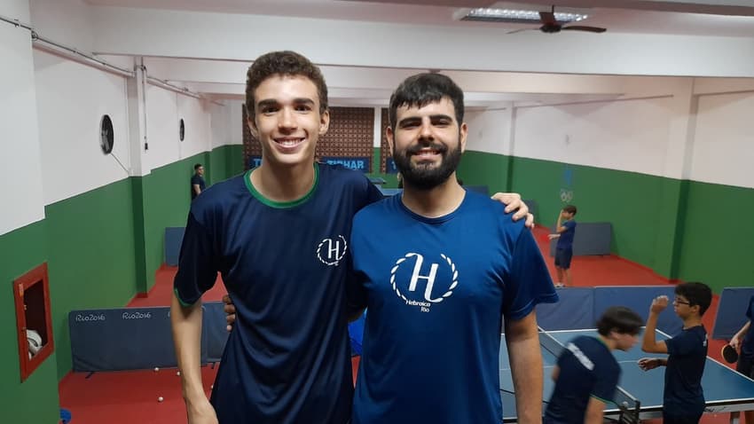 Antônio e treinador Vitor (Foto: Kauhan Fiaux / Lance!)