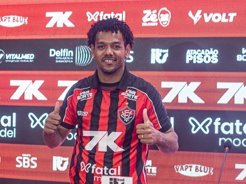 Romarinho é apresentado oficialmente no Vitória (Foto: Victor Ferreira / EC Vitória)
