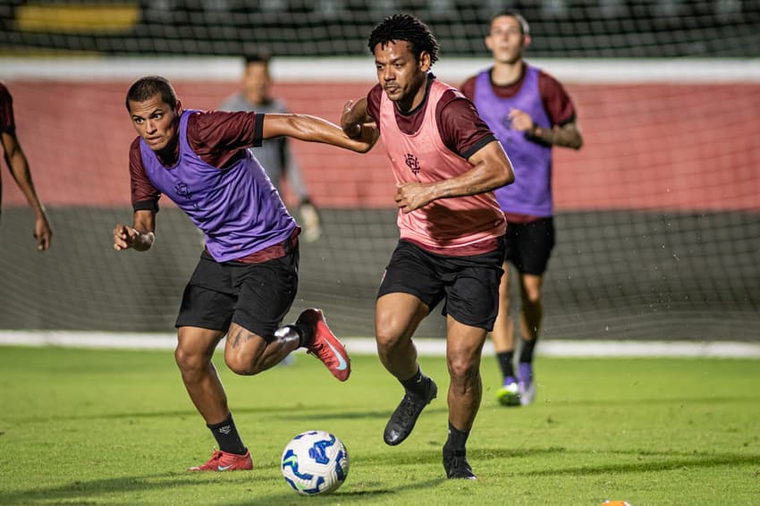 Romarinho em ação durante treino do Vitória (Foto: Victor Ferreira / EC Vitória)