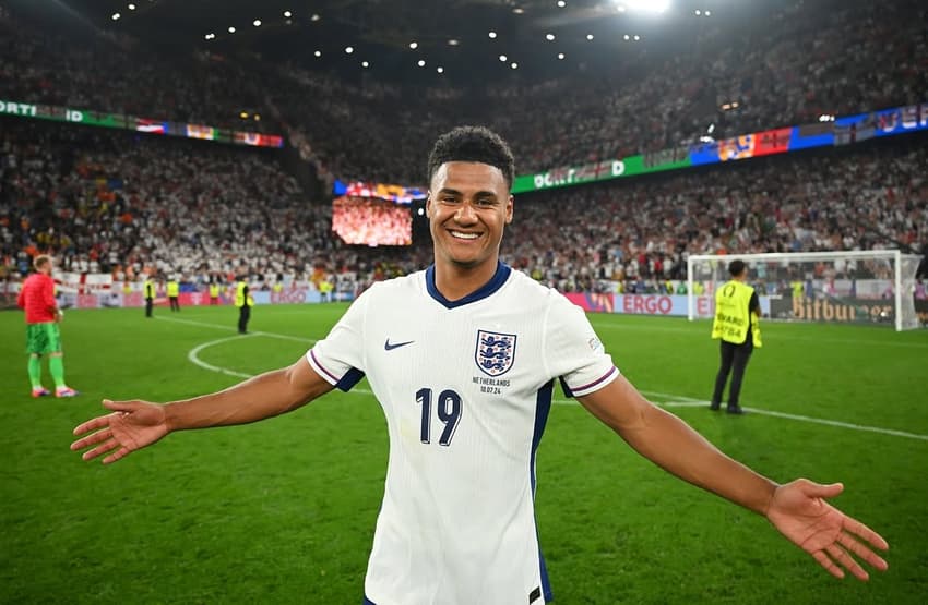 Watkins em ação pela seleção nacional da Inglaterra (Foto: Reprodução/Instagram)