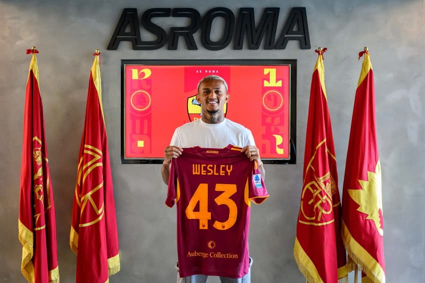 Wesley foi anunciado pela Roma nesta segunda-feira (Foto: Divulgação)