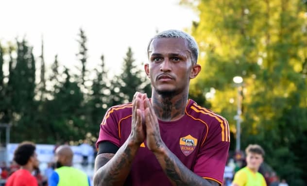 Wesley, ex-Flamengo, em estreia pela Roma (Foto: Divulgação/Roma)