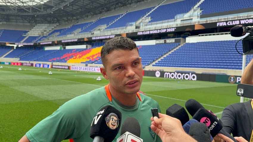 Thiago Silva na zona mista antes de Fluminense x Chelsea (Foto: Sharon Prais / Lance!)