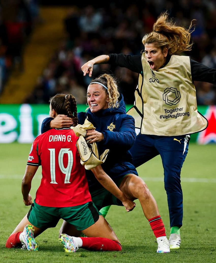 Diana Ramos comemora gol de Portugal diante da Itália. (Foto: Portugal/Divulgação)