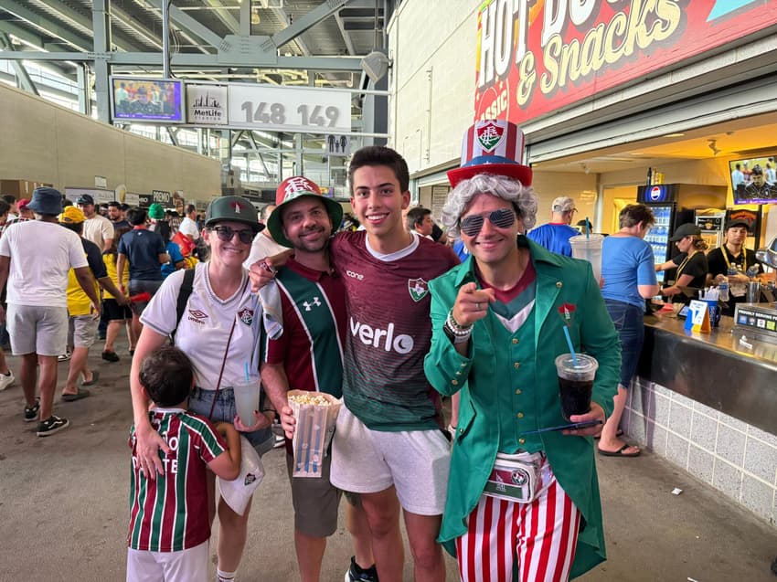 Torcedores do Fluminense antes do duelo com o Chelsea no Mundial