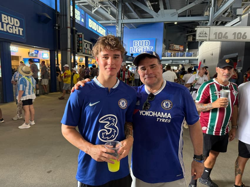 Torcedores do Chelsea antes do jogo com o Fluminense